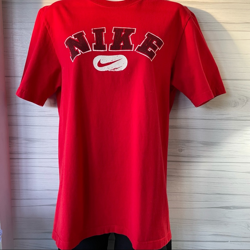 Women’s Nike tee shirt.